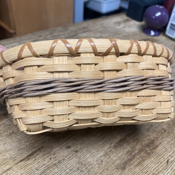 VTG Woven Basket Artisan Handmade Cottagecore Farm Rustic Decor Small Signed - Picture 4 of 10